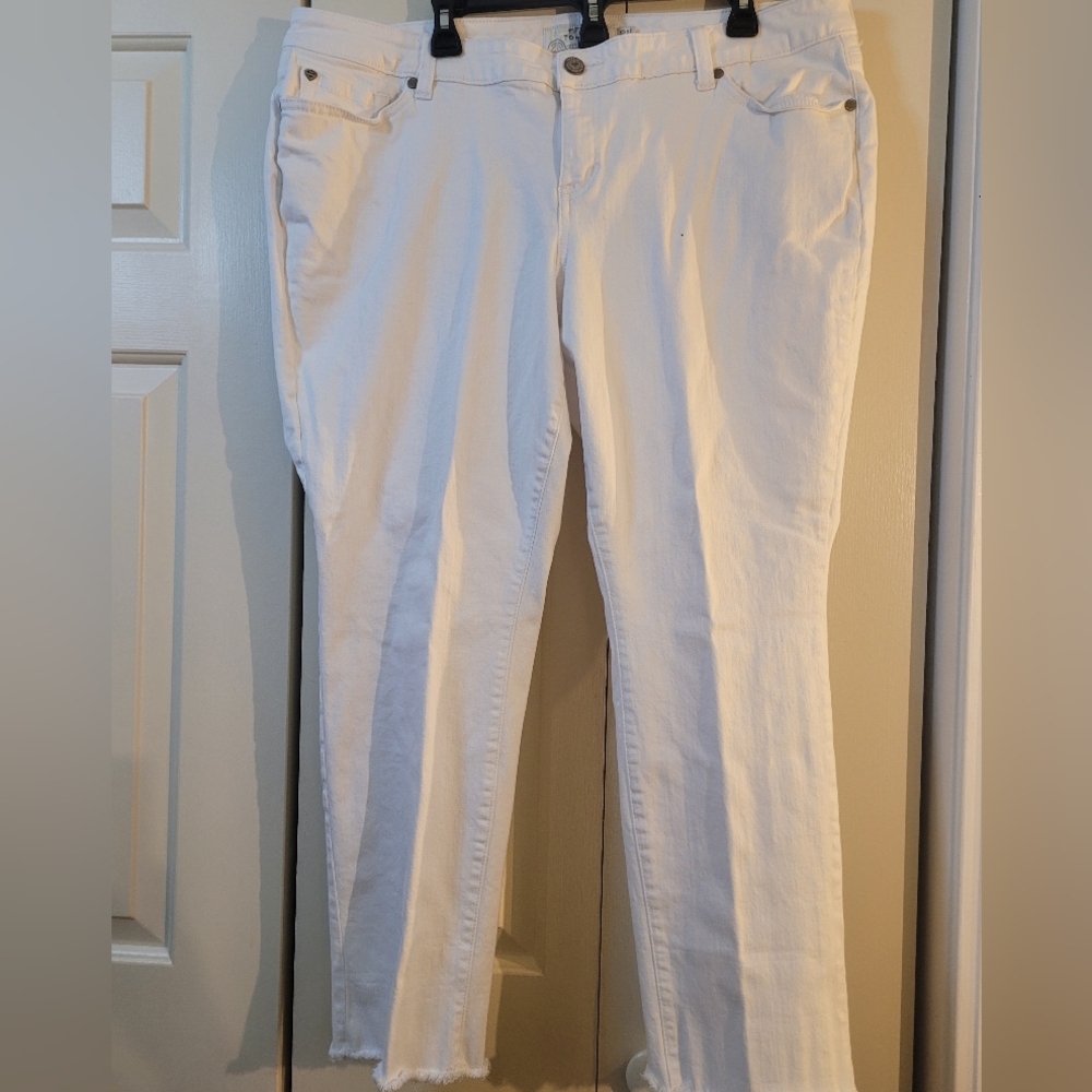 Women's Torrid White Frayed Hem Boyfriend Jeans Size 20
